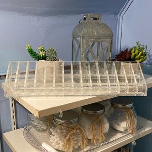 Acrylic lipstick holder